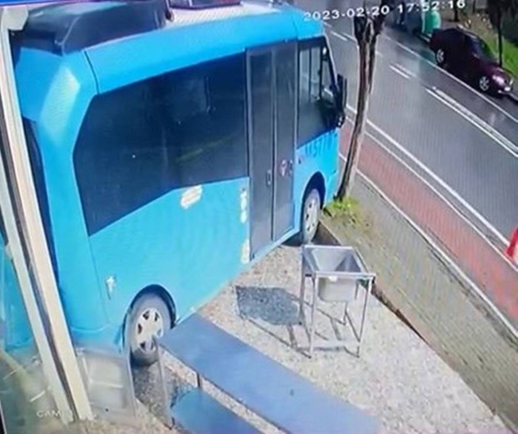 Minibüsünü dükkanın önüne park etti, döndüğünde hayatının şokunu yaşadı! Korkutan anlar kamerada 5